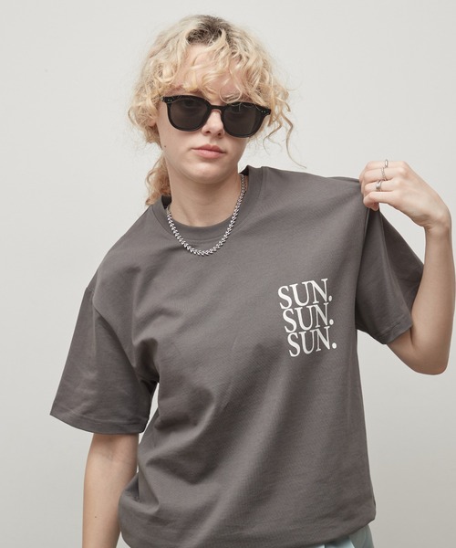 uchi.(ウチ)の「綿100% SUN.ロゴバックプリントTシャツ(Tシャツ/カットソー・レディース・杢グレー/サックスブルー/オフホワイト/チャコールグレー/ワイン系・FREE)」の19枚目の写真