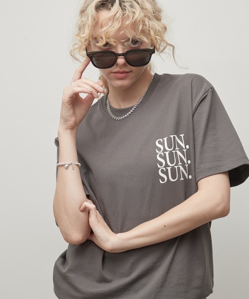 uchi.(ウチ)の「綿100% SUN.ロゴバックプリントTシャツ(Tシャツ/カットソー・レディース・杢グレー/サックスブルー/オフホワイト/チャコールグレー/ワイン系・FREE)」の20枚目の写真