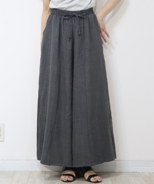 DISKEEN SURE(ディスキーンシュアー)の「たっぷり贅沢用尺使い きれいめスカーチョ ワイドパンツ(その他パンツ・レディース・ブルー/ベージュ/チャコール/ネイビー/ブラック/キャメル・FREE)」の2枚目の写真