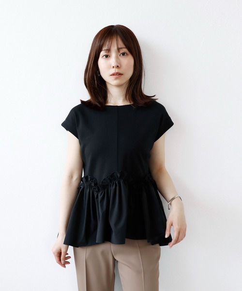 Sirin(シリン)の「ドッキングペプラムデザイントップス(シャツ/ブラウス・レディース・ブラック/ベージュ/オフホワイト・FREE)」の2枚目の写真