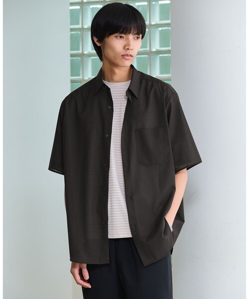 green label relaxing(グリーンレーベルリラクシング)の「ウォッシャブル TW サイロ ジャストルーズ レギュラーカラー 半袖 シャツ -通気性・接触冷感-(シャツ/ブラウス・メンズ・ダークブラウン/ネイビー/ケリーグリーン・M/L/S/XL)」の2枚目の写真
