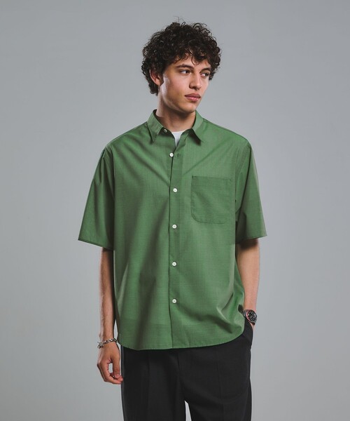 green label relaxing(グリーンレーベルリラクシング)の「ウォッシャブル TW サイロ ジャストルーズ レギュラーカラー 半袖 シャツ -通気性・接触冷感-(シャツ/ブラウス・メンズ・ダークブラウン/ネイビー/ケリーグリーン・M/L/S/XL)」の3枚目の写真