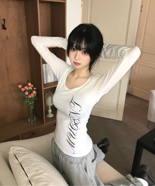 MUCENT(ムセント)の「エーテルエンジェルウィングスシースルーロングスリーブTシャツ(2カラー)(Tシャツ/カットソー・レディース・ブラック/ホワイト・FREE)」の2枚目の写真