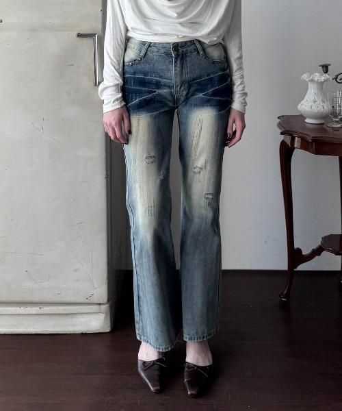 SHAGGIE(シャギー)の「ダメージデザインフレアデニム(デニムパンツ・レディース・ライトブルー・SMALL/MEDIUM)」の1枚目の写真