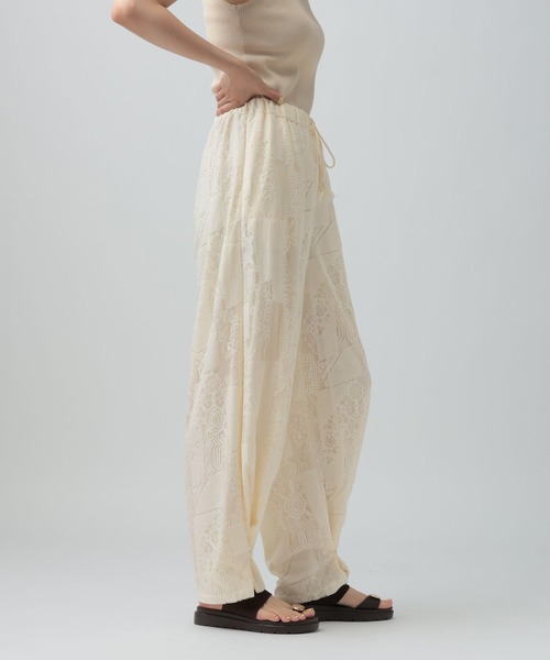 LEPSIM(レプシィム)の「2WAYレースパッチワークパンツ 1017903(その他パンツ・レディース・ブラック/オフホワイト・FREE)」の8枚目の写真