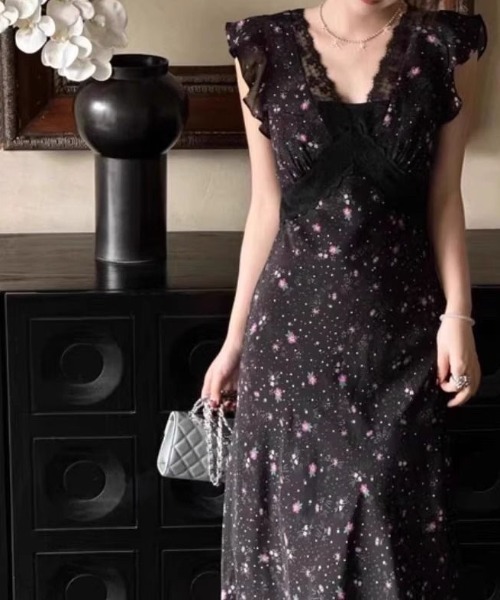 AMAJI(アマジ)の「レース切替 花柄 ウエストマーク アシンメトリー ロングワンピース(ワンピース・レディース・ブラック・LARGE/X-LARGE/SMALL/MEDIUM)」の2枚目の写真