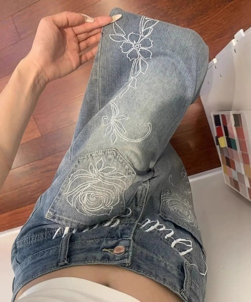 gossip!ロサンゼルス(ゴシップロサンゼルス)の「「Y2Kガーリー」 刺繍ワイドデニムパンツ(デニムパンツ・レディース・ブルー・M)」の5枚目の写真