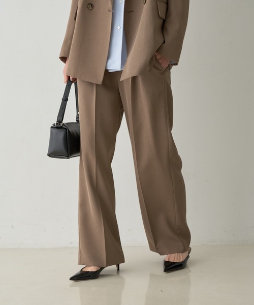 qualite(カリテ)の「タックストレートパンツ(その他パンツ・レディース・モカ/チャコールグレー・34/38/36)」の2枚目の写真