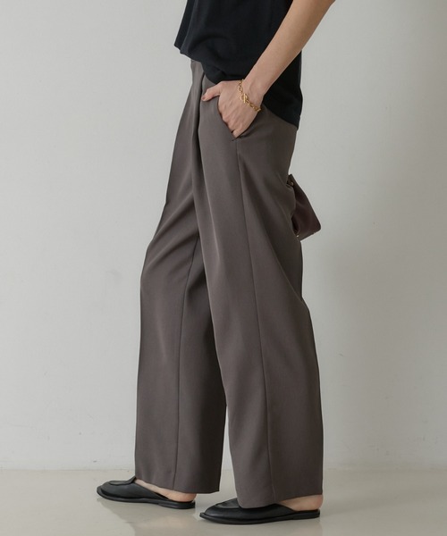 qualite(カリテ)の「タックストレートパンツ(その他パンツ・レディース・モカ/チャコールグレー・34/38/36)」の3枚目の写真