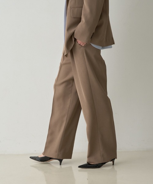 qualite(カリテ)の「タックストレートパンツ(その他パンツ・レディース・モカ/チャコールグレー・34/38/36)」の11枚目の写真
