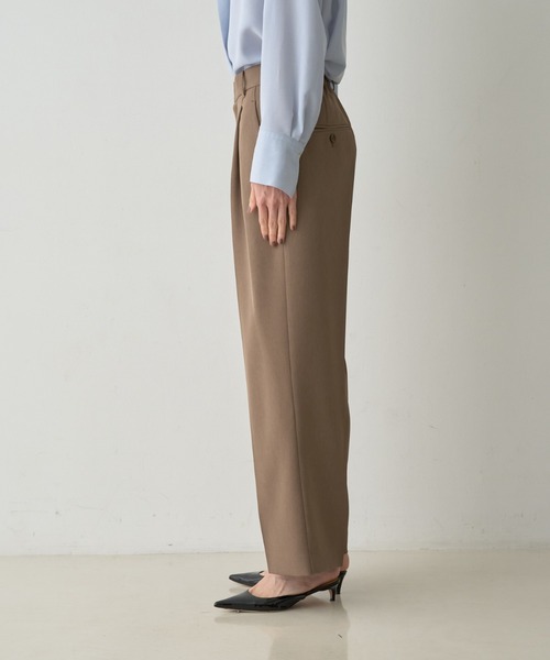 qualite(カリテ)の「タックストレートパンツ(その他パンツ・レディース・モカ/チャコールグレー・34/38/36)」の16枚目の写真