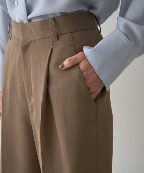 qualite(カリテ)の「タックストレートパンツ(その他パンツ・レディース・モカ/チャコールグレー・34/38/36)」の20枚目の写真
