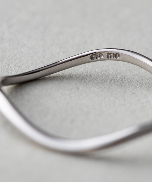 ete（エテ）の「[レイヤード] K10WG リング（リング・レディース・ホワイトゴールド・3号/1号/17号/9号/7号）」の2枚目の写真