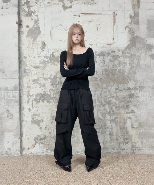 ETRE AU SOMMET(エトレオソメ)の「Drape Wing Shirring Long Sleeve (Black)(Tシャツ/カットソー・レディース・ブラック・FREE)」の4枚目の写真