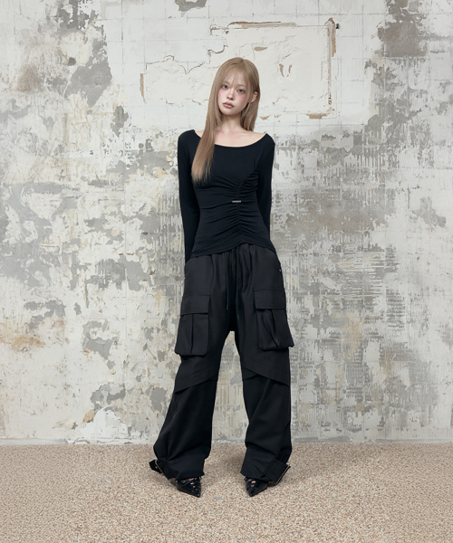 ETRE AU SOMMET(エトレオソメ)の「Drape Wing Shirring Long Sleeve (Black)(Tシャツ/カットソー・レディース・ブラック・FREE)」の3枚目の写真