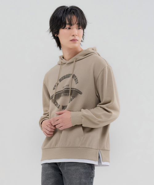 CHASECULT（チェイスカルト）の「メンズ グラフィックレイヤードフードTシャツ-FERK5113B0X（パーカー・メンズ・ベージュ・100/105/95）」の5枚目の写真
