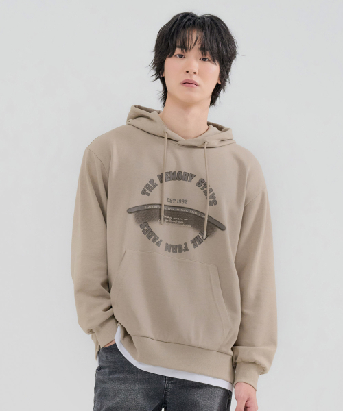 CHASECULT（チェイスカルト）の「メンズ グラフィックレイヤードフードTシャツ-FERK5113B0X（パーカー・メンズ・ベージュ・100/105/95）」の3枚目の写真