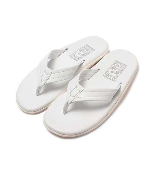 Ray BEAMS(レイビームス)の「ISLAND SLIIPER × Ray BEAMS / 別注 スムース トングサンダル(サンダル・レディース・ホワイト・6/5/7/4)」の2枚目の写真