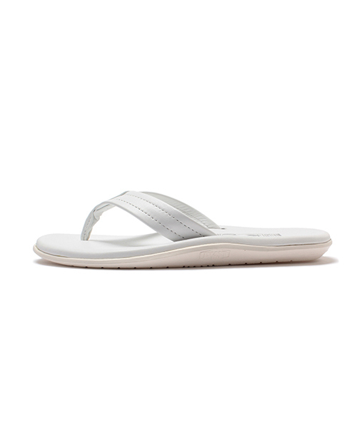 Ray BEAMS(レイビームス)の「ISLAND SLIIPER × Ray BEAMS / 別注 スムース トングサンダル(サンダル・レディース・ホワイト・6/5/7/4)」の9枚目の写真