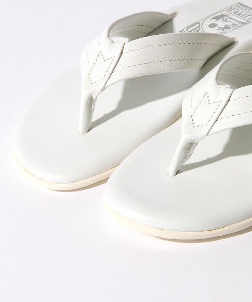 Ray BEAMS(レイビームス)の「ISLAND SLIIPER × Ray BEAMS / 別注 スムース トングサンダル(サンダル・レディース・ホワイト・6/5/7/4)」の13枚目の写真