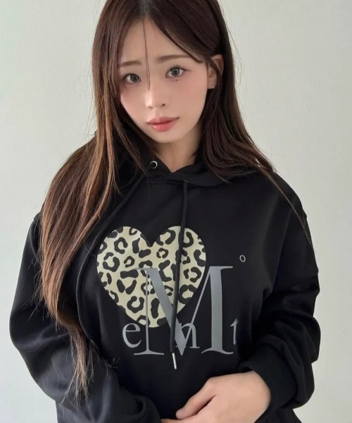 MUCENT(ムセント)の「【日本未発売/WEB限定】MUCENT(ムセント)/サハラ グラデーション レオパード クロス ハート フード パーカー オーバーサイズ ユニセックス/SAHARA GRADATION CROSS SIERRA LEOPARD HEART HOOD T UNISEX(パーカー・レディース・グレー/ブラック/グレー系その他・FREE)」の18枚目の写真