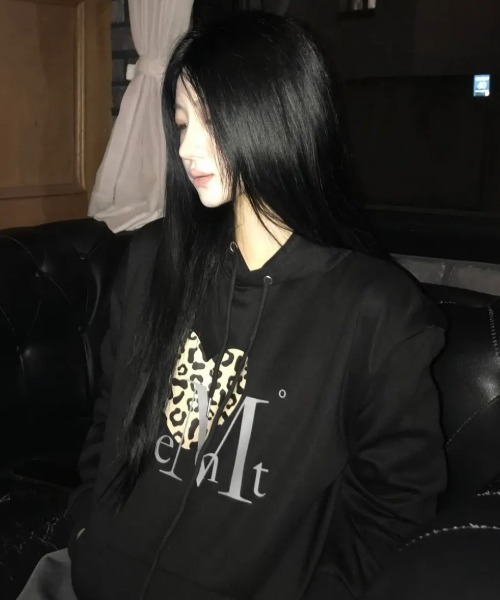 MUCENT(ムセント)の「【日本未発売/WEB限定】MUCENT(ムセント)/サハラ グラデーション レオパード クロス ハート フード パーカー オーバーサイズ ユニセックス/SAHARA GRADATION CROSS SIERRA LEOPARD HEART HOOD T UNISEX(パーカー・レディース・グレー/ブラック/グレー系その他・FREE)」の19枚目の写真