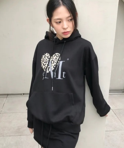MUCENT(ムセント)の「【日本未発売/WEB限定】MUCENT(ムセント)/サハラ グラデーション レオパード クロス ハート フード パーカー オーバーサイズ ユニセックス/SAHARA GRADATION CROSS SIERRA LEOPARD HEART HOOD T UNISEX(パーカー・レディース・グレー/ブラック/グレー系その他・FREE)」の16枚目の写真