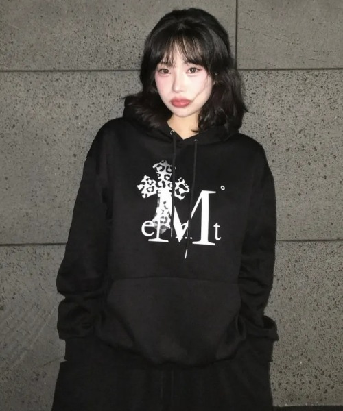 MUCENT(ムセント)の「【日本未発売/WEB限定】MUCENT(ムセント)/サハラ グラデーション レオパード クロス ハート フード パーカー オーバーサイズ ユニセックス/SAHARA GRADATION CROSS SIERRA LEOPARD HEART HOOD T UNISEX(パーカー・レディース・グレー/ブラック/グレー系その他・FREE)」の8枚目の写真