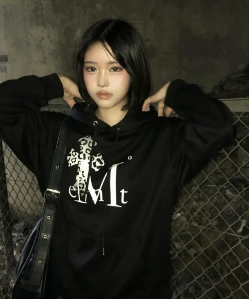 MUCENT(ムセント)の「【日本未発売/WEB限定】MUCENT(ムセント)/サハラ グラデーション レオパード クロス ハート フード パーカー オーバーサイズ ユニセックス/SAHARA GRADATION CROSS SIERRA LEOPARD HEART HOOD T UNISEX(パーカー・レディース・グレー/ブラック/グレー系その他・FREE)」の9枚目の写真