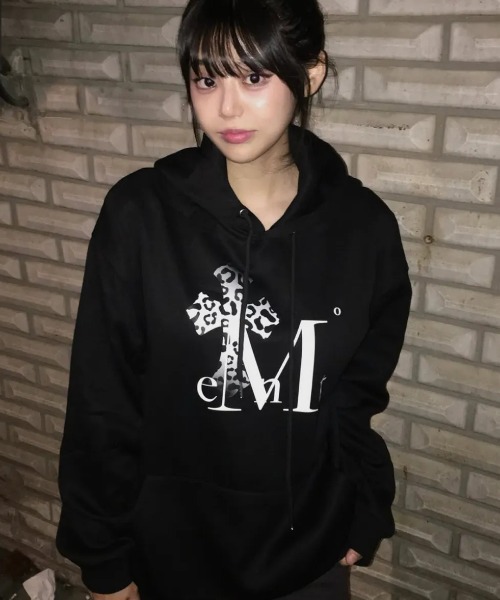 MUCENT(ムセント)の「【日本未発売/WEB限定】MUCENT(ムセント)/サハラ グラデーション レオパード クロス ハート フード パーカー オーバーサイズ ユニセックス/SAHARA GRADATION CROSS SIERRA LEOPARD HEART HOOD T UNISEX(パーカー・レディース・グレー/ブラック/グレー系その他・FREE)」の11枚目の写真