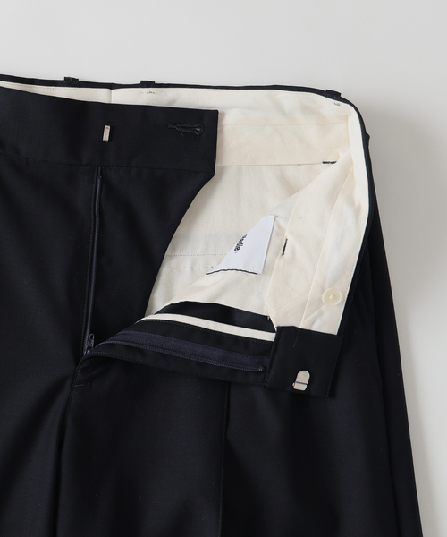 EDIFICE(エディフィス)の「Hedie.+Double-Pleated Trousers(スラックス・メンズ・チャコールグレー・2/3)」の4枚目の写真