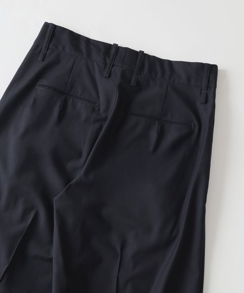 EDIFICE(エディフィス)の「Hedie.+Double-Pleated Trousers(スラックス・メンズ・チャコールグレー・2/3)」の5枚目の写真