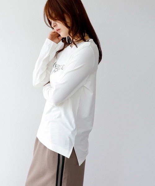Three Four Time(スリーフォータイム)の「箔プリントミックスロゴロンT(Tシャツ/カットソー・レディース・ブラック/ブラウン/オフホワイト・ONE SIZE)」の5枚目の写真