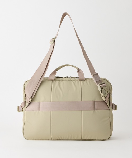 WILD THINGS(ワイルドシングス)の「上着も挟める万能ギミック【WILD THINGS】METROPOLIS MESSENGER リサイクル素材 メッセンジャーバッグ(メッセンジャーバッグ・レディース・ブラック/ベージュ・ONE SIZE)」の12枚目の写真