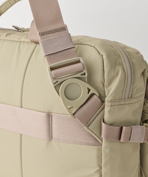 WILD THINGS(ワイルドシングス)の「上着も挟める万能ギミック【WILD THINGS】METROPOLIS MESSENGER リサイクル素材 メッセンジャーバッグ(メッセンジャーバッグ・レディース・ブラック/ベージュ・ONE SIZE)」の13枚目の写真
