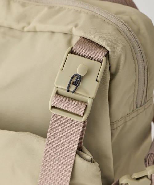 WILD THINGS(ワイルドシングス)の「上着も挟める万能ギミック【WILD THINGS】METROPOLIS MESSENGER リサイクル素材 メッセンジャーバッグ(メッセンジャーバッグ・レディース・ブラック/ベージュ・ONE SIZE)」の16枚目の写真