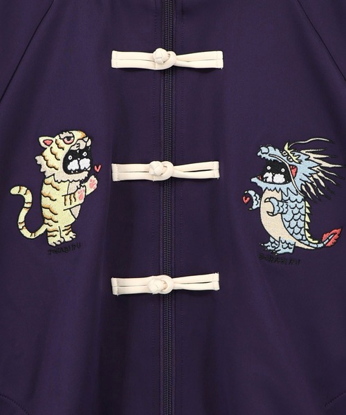 ScoLar（スカラー）の「363101：トラビル&ドラビル チャイナ風刺繍ブルゾン（ブルゾン・レディース・パープル/ブラック/グリーン・M）」の8枚目の写真