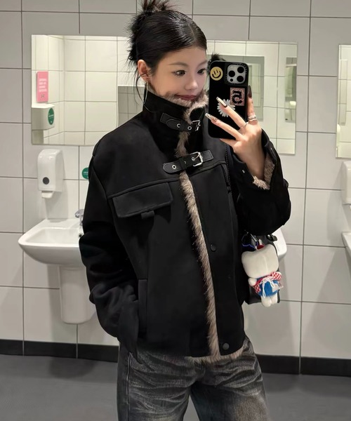 AsRiRe(アスリレイ)の「26aw フェイクファーカラーベルトデザインスエードライクジャケット(ブルゾン・レディース・グレー/ブラック・M)」の6枚目の写真