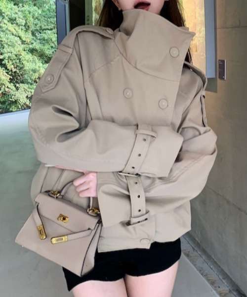 NANEA（ナネア）の「ハイネックトレンチ風ショートコート（トレンチコート・レディース・ベージュ/ブラック・MEDIUM/LARGE）」の3枚目の写真