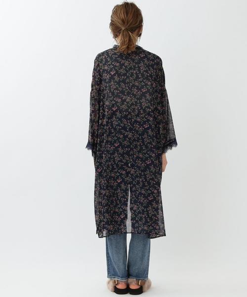 Another Edition（アナザーエディション）の「プリントレーストリミングガウン/ AEMFC PRT LCE TRM　HAORI●（シャツ/ブラウス・レディース・ネイビー・フリー）」の3枚目の写真