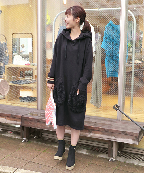 mercibeaucoup,（メルシーボークー）の「(O)モケウラケ*（ワンピース・レディース・ブラック/ネイビー・01）」の3枚目の写真