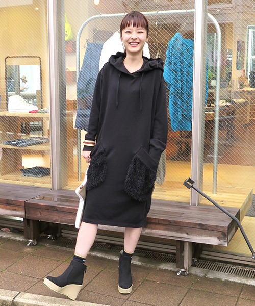 mercibeaucoup,（メルシーボークー）の「(O)モケウラケ*（ワンピース・レディース・ブラック/ネイビー・01）」の4枚目の写真