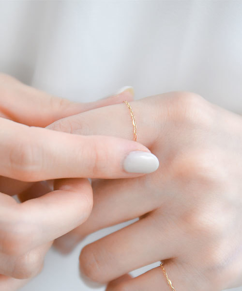 Phoebe(フィービィー)の「【K10】ブライトネスチェーンリング/BOXつき ピンキーリング(リング・レディース・ゴールド/ゴールド系その他3/ゴールド系その他2・#11/#7/#3/#13)」の4枚目の写真