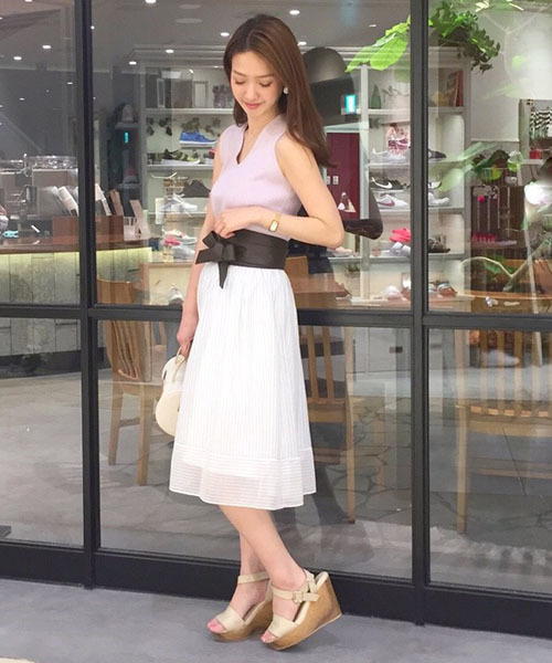 MERCURYDUO(マーキュリーデュオ)の「両畔編みニットベスト(ニット/セーター・レディース・オフホワイト/ライトグレー/マスタード/ラベンダー/ネイビー・FREE)」の10枚目の写真