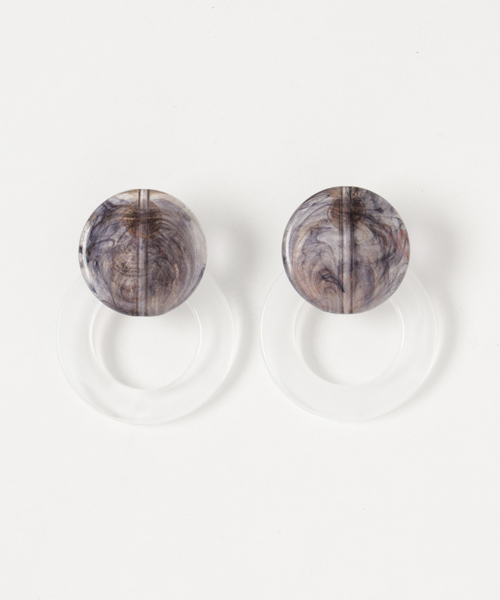 natural couture(ナチュラルクチュール)の「マーブルサークルピアス(ピアス(両耳用)・レディース・グレー/レッド/イエロー・FREE)」の1枚目の写真