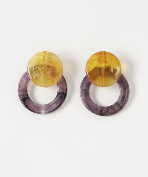 natural couture(ナチュラルクチュール)の「マーブルサークルピアス(ピアス(両耳用)・レディース・グレー/レッド/イエロー・FREE)」の2枚目の写真