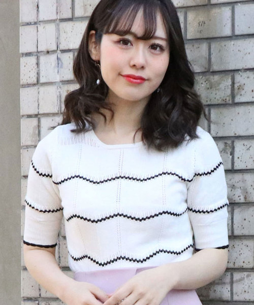 dazzlin（ダズリン）の「アイレットボーダーニットトップス（ニット/セーター・レディース・オフホワイト/オレンジ/ネイビー・FREE）」の2枚目の写真