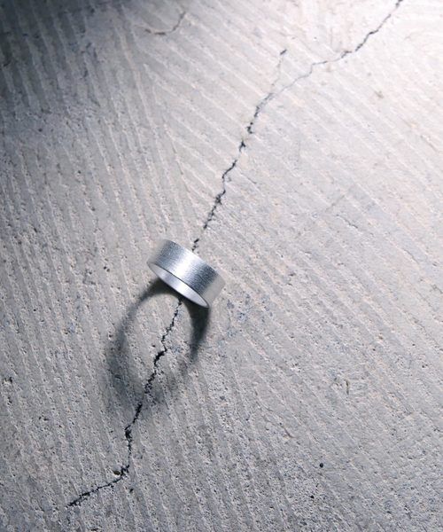 YArKA（ヤーカ）の「【YArKA/ヤーカ】silver925 7mm plane ring [pwo]/シルバー925  7ミリプレーンリング（リング・レディース・ブラック/シルバー/ゴールド/その他11/その他12・#13/#15/#11/#17/#9/#7/#19/#21/#23）」の4枚目の写真