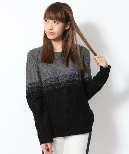 WEGO（ウィゴー）の「WEGO/グラデーションケーブルニット（ニット/セーター・レディース・ダークグレー/ブルー/ピンク・FREE）」の2枚目の写真