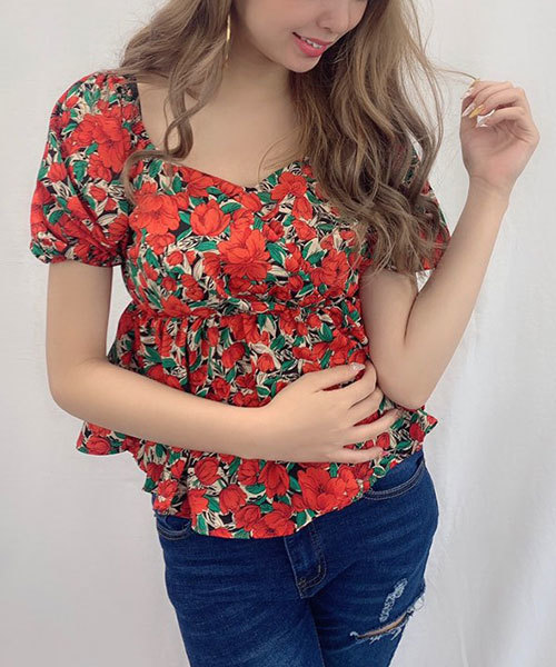 SPIGA（スピーガ）の「総花柄パフスリ裾フレアートップス（シャツ/ブラウス・レディース・レッド/イエロー・フリー）」の2枚目の写真